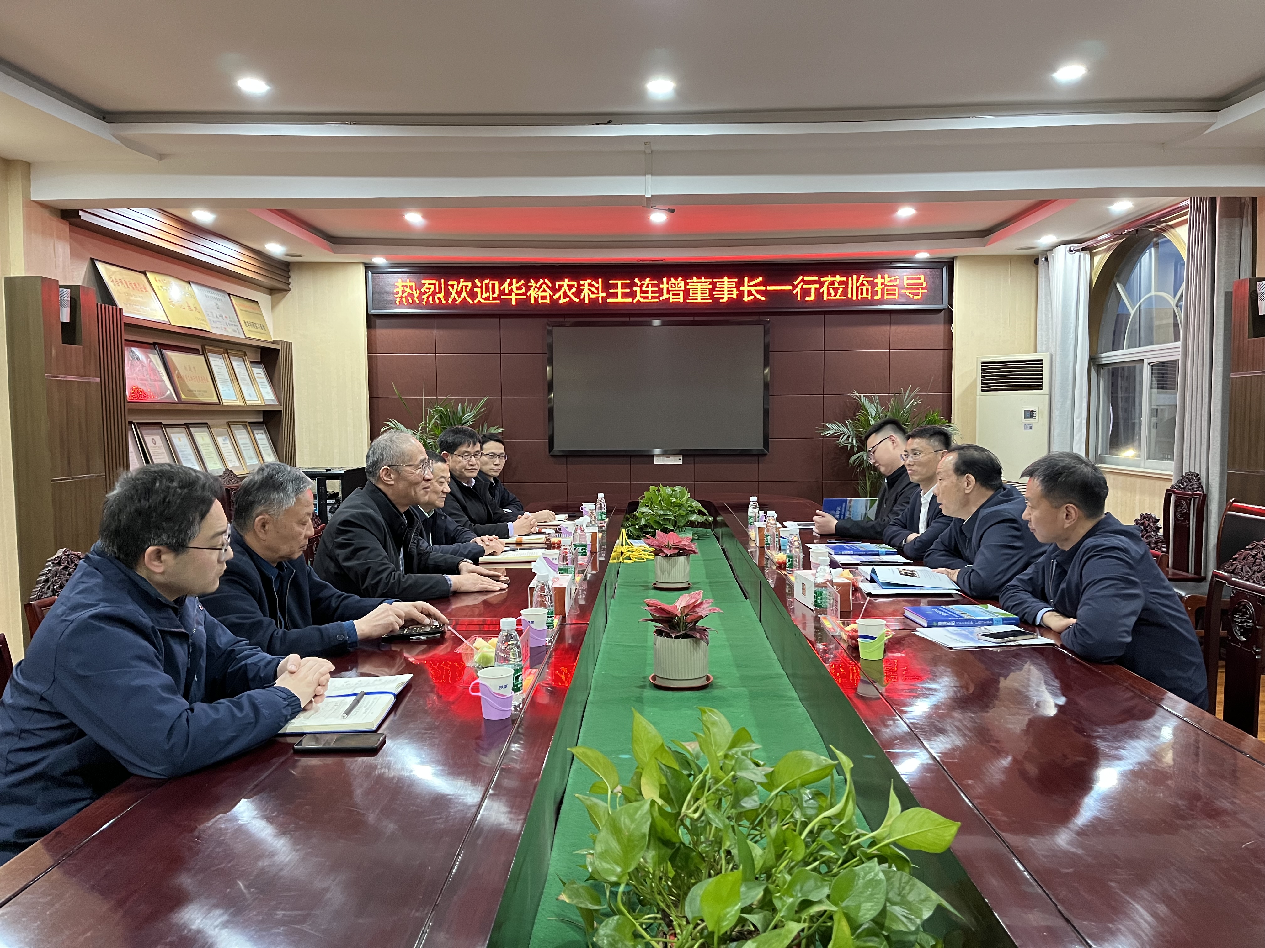 回访交流情谊浓 “双向奔赴”促发展——全国人大代表、华裕农科王连增董事